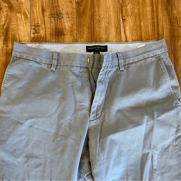 BANANA REPUBLIC Men’s Gray Khaki Chino Straight Front Slacks Size 35/34 - Picture 2 of 14